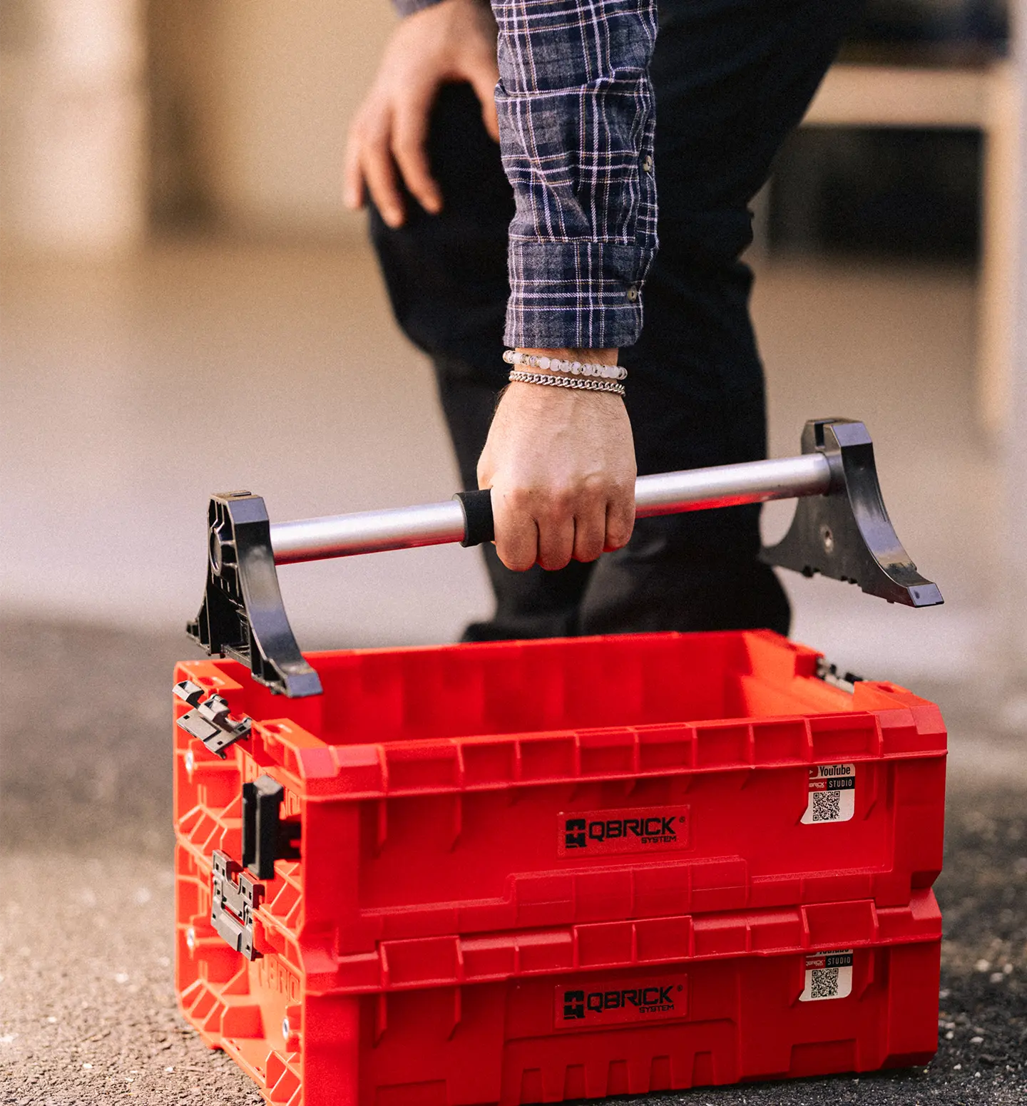 Fullt utsnitt av Pro Bærehåndtak Verktøykasse (produktet) i brukssituasjon