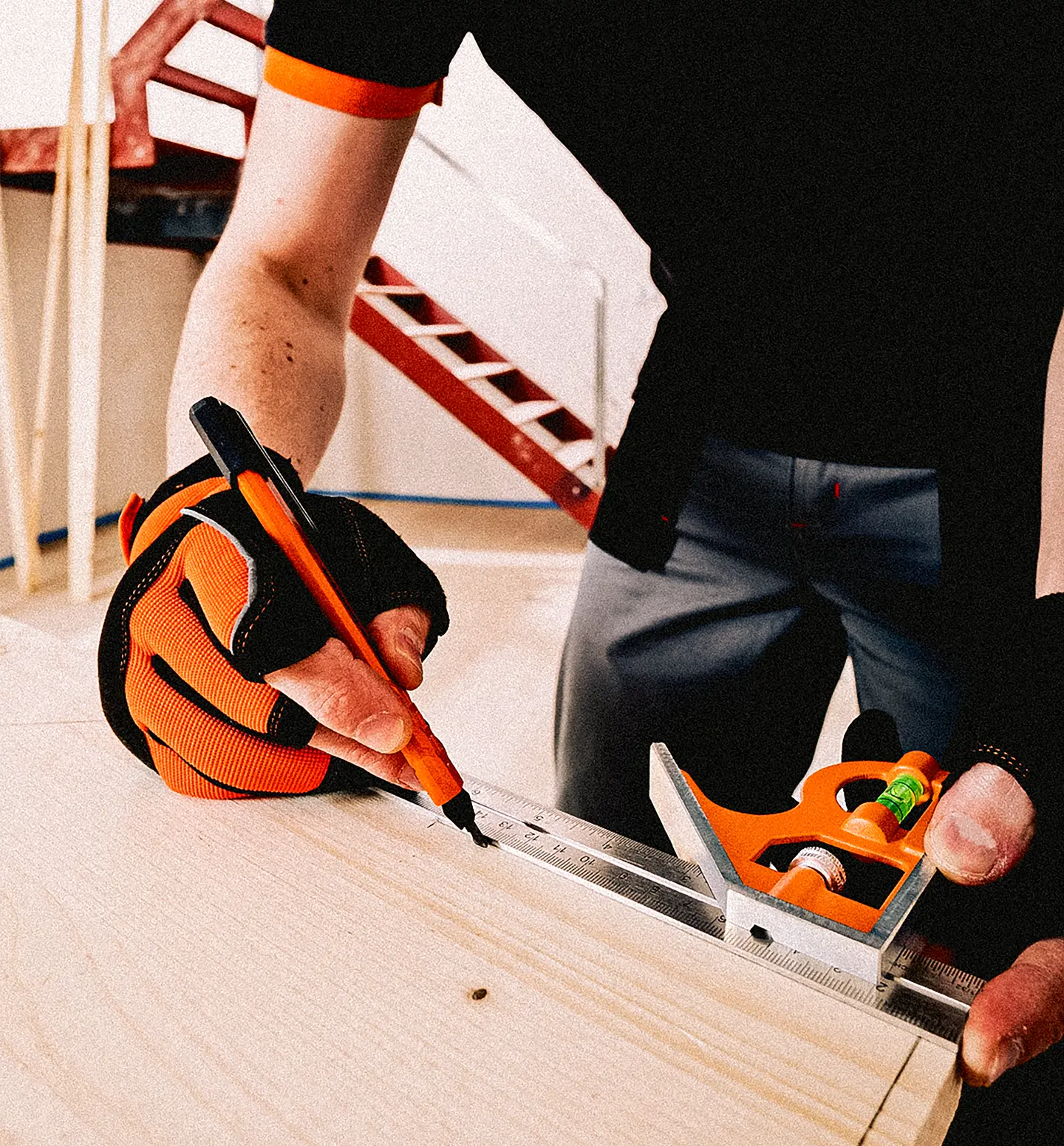 Ekstra utsnitt av Kombinasjonsvinkel m/vater 300mm (produktet) i brukssituasjon