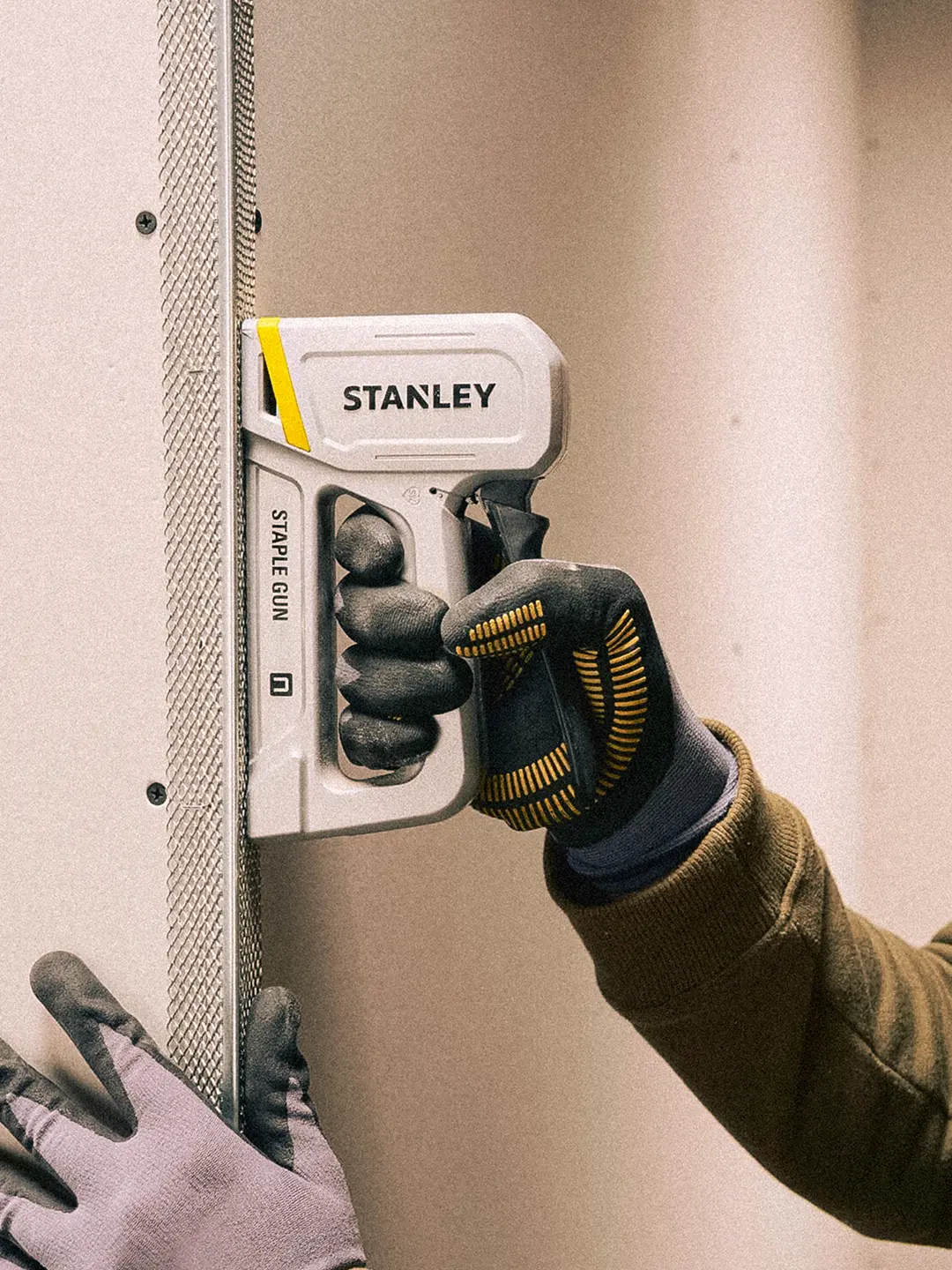 Ekstra utsnitt av Stiftepistol Aluminium G-stifter 6-14mm (produktet) i brukssituasjon