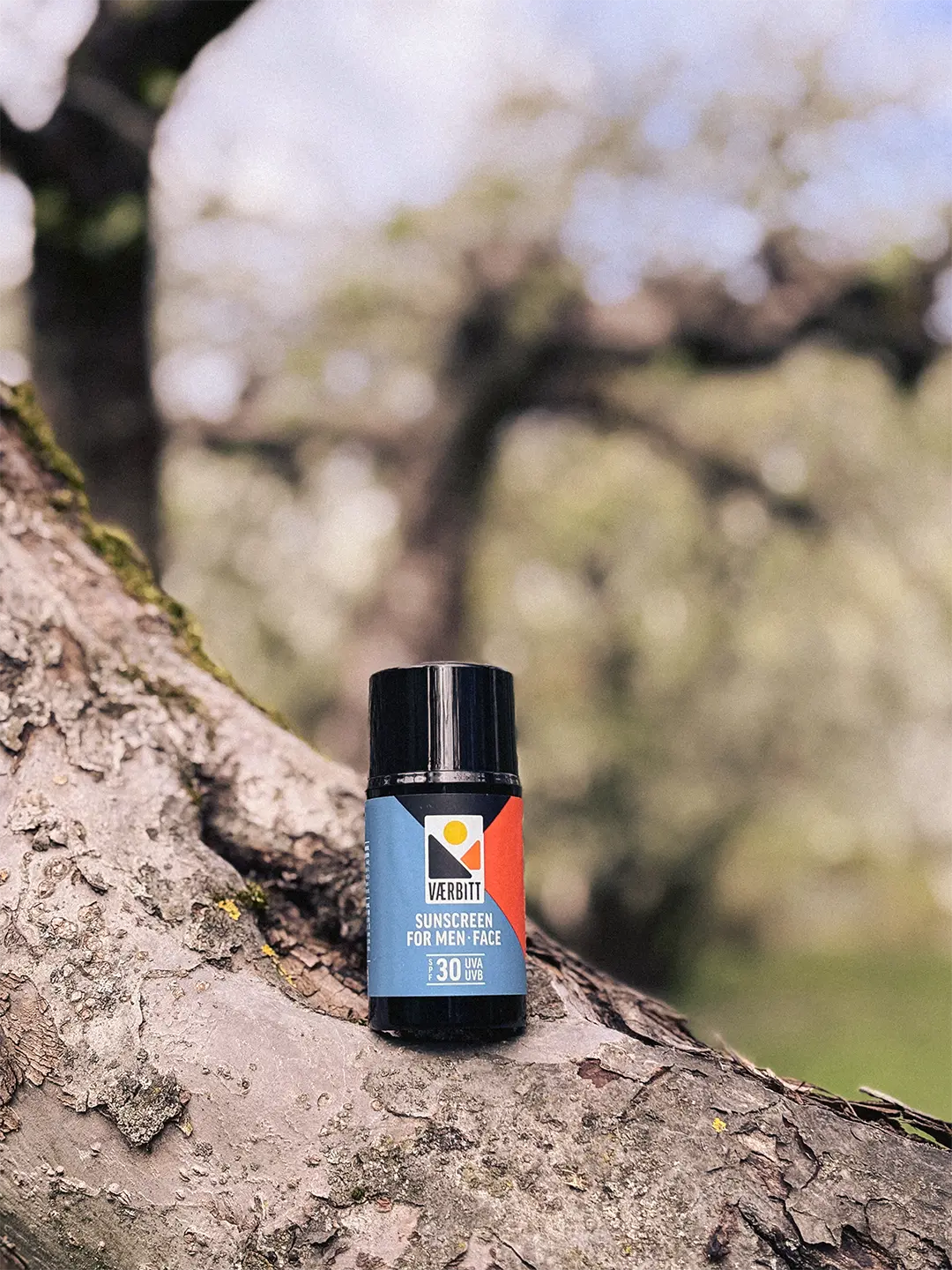 Ekstra utsnitt av Solkrem for menn Ansikt Faktor SPF30 50ml (produktet) i brukssituasjon