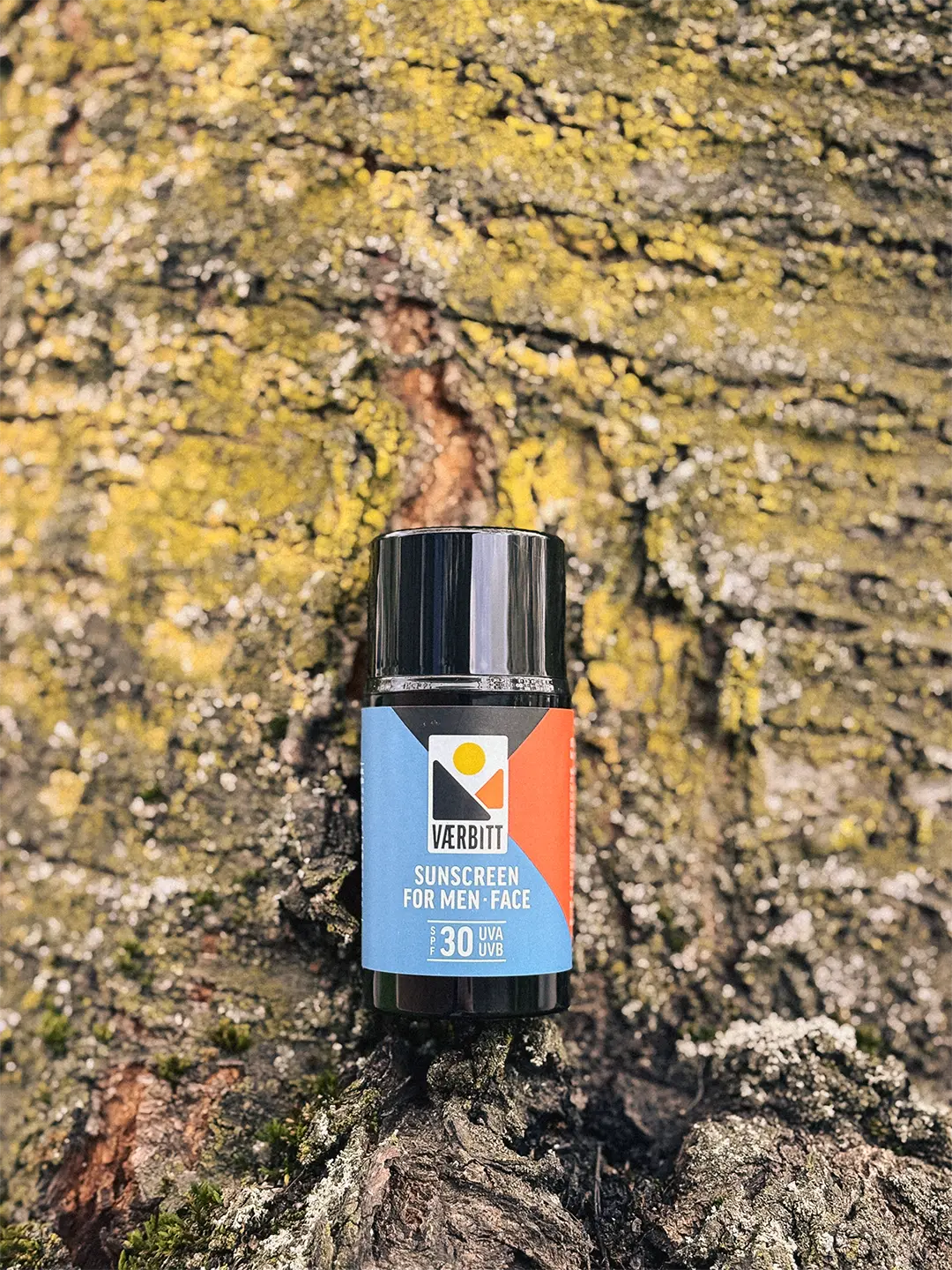 Ekstra utsnitt av Solkrem for menn Ansikt Faktor SPF30 50ml (produktet) i brukssituasjon